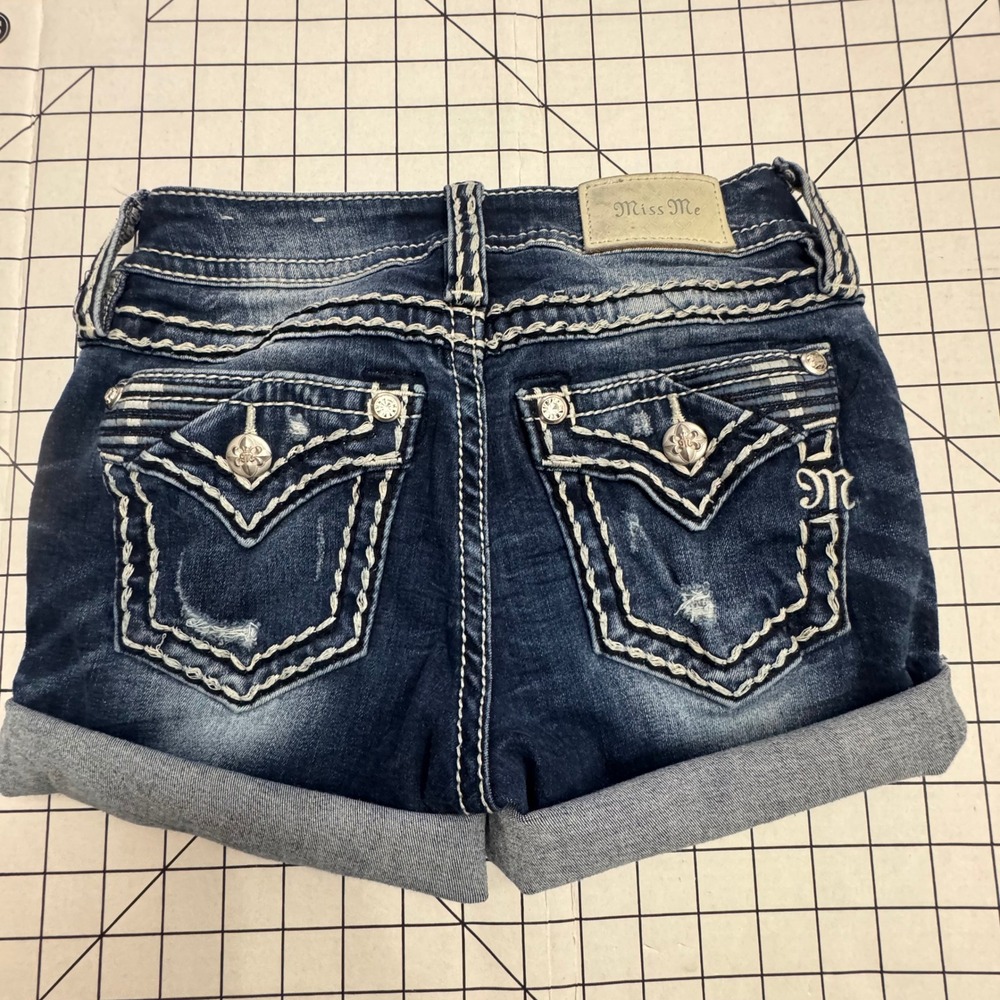 Miss Me Women 23 Dark Wash Cuffed Denim Shorts Heavy Stitch Embellished Western